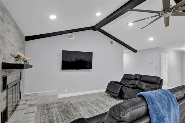 Building Photo - 2381 TX-56