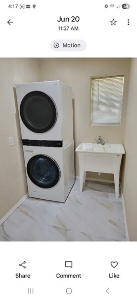 Building Photo - 905 Lakeview Dr