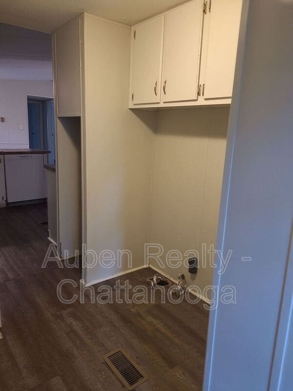 Building Photo - 1029 Grays Dr