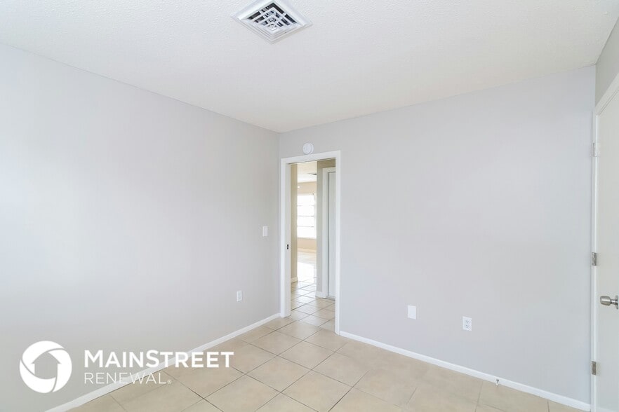 Building Photo - 649 Sheridan Dr