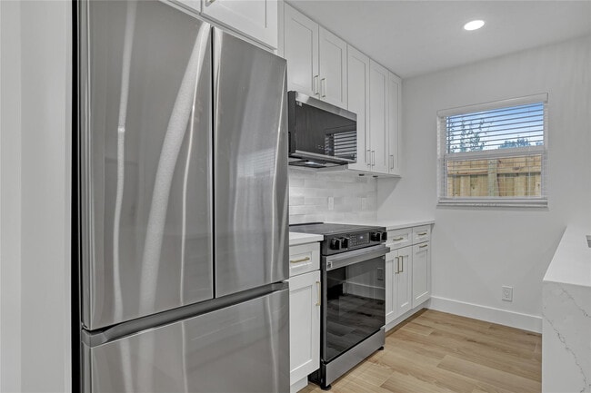 Building Photo - 416 W Mango St