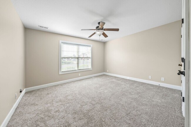 Building Photo - Pet Friendly Three Bedroom with Bonus!