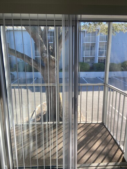 Building Photo - 125 Water Front Way