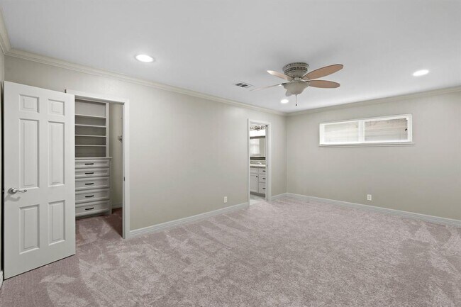 Building Photo - 5618 Bankside Dr