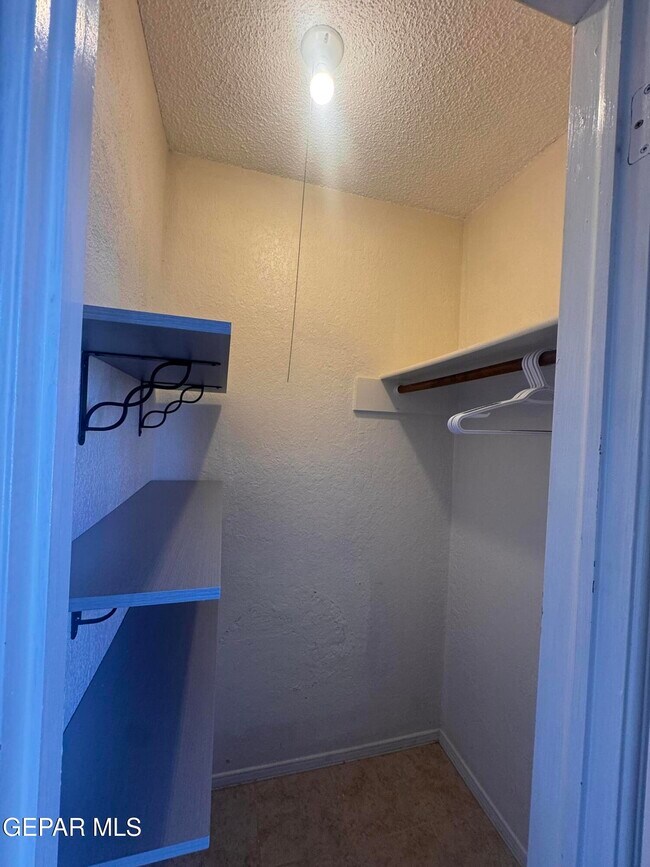 Building Photo - 386 McCune Rd