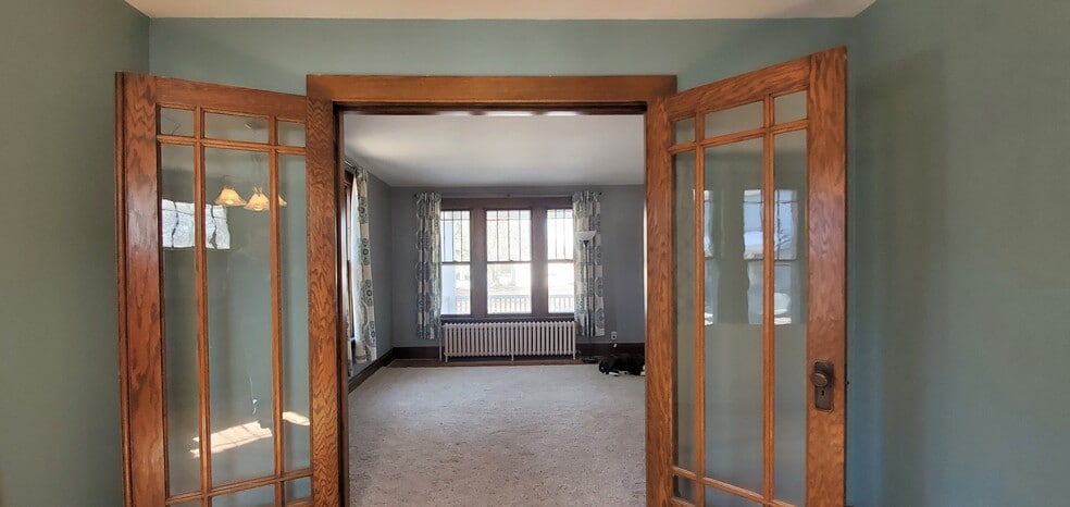 Building Photo - 332 E 5th St