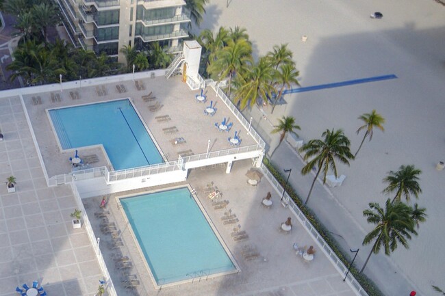Building Photo - 2301 S Ocean Dr