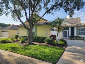 Building Photo - 6571 SE Twin Oaks Cir