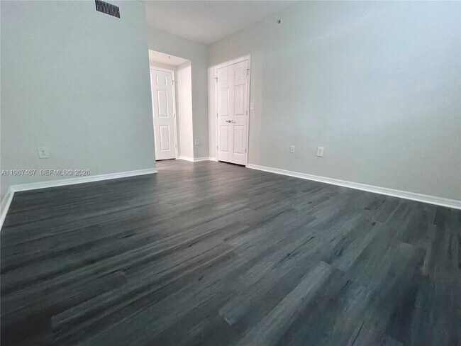 Building Photo - 100 SW 117th Terrace