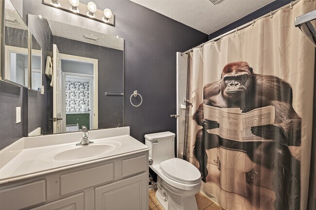 Building Photo - 205 Colony Lake Ln