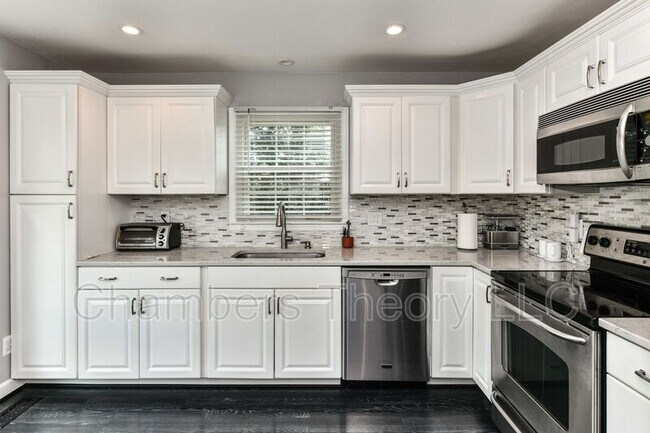 Building Photo - 21820 Leatherleaf Ct