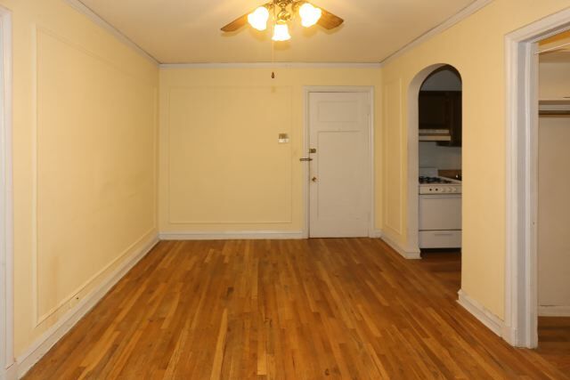 Building Photo - 823 W Wolfram St