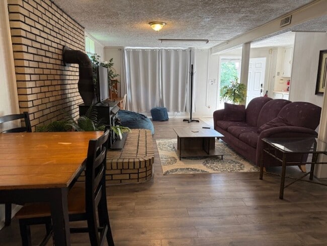 Building Photo - Knoxville 37921 - 1 bed 1 bath downstairs ...