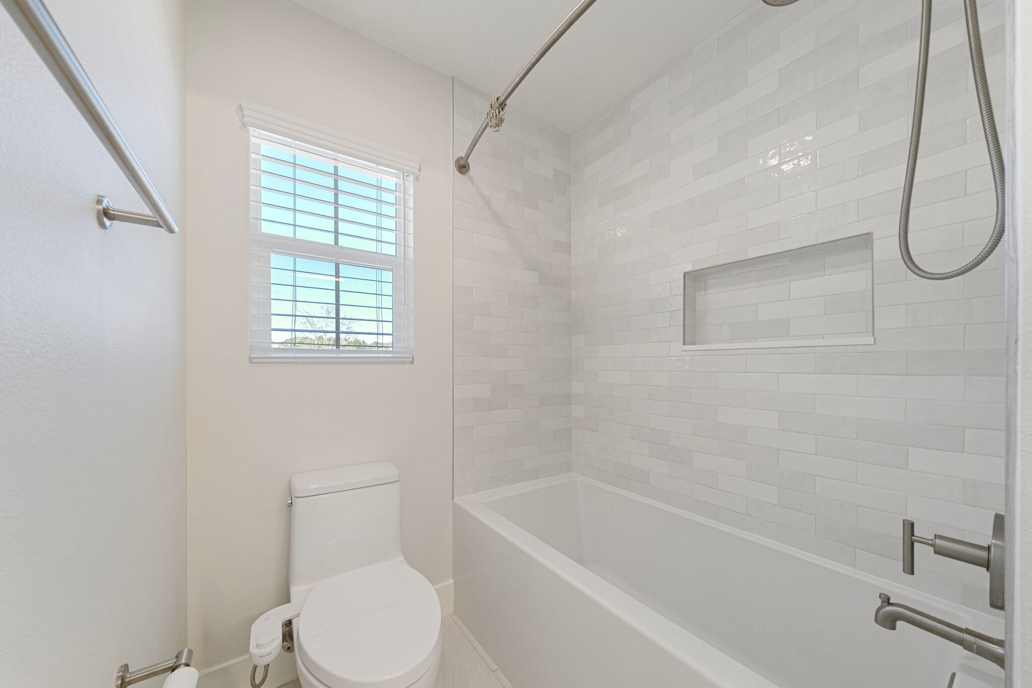 Building Photo - 25352 Avanti Ct