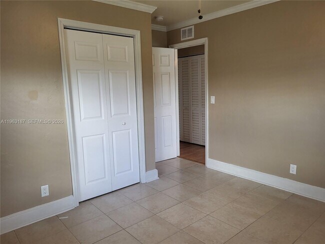 Building Photo - 30 NE 56th St