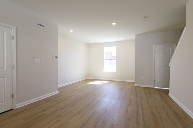 Building Photo - 23 Clementon Rd E