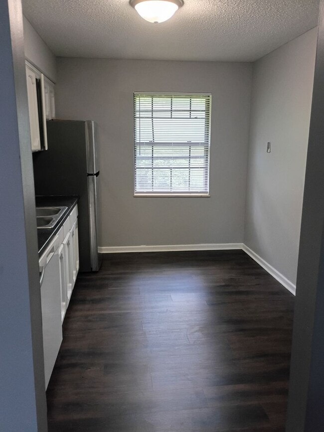 Building Photo - 1134 S 2 St