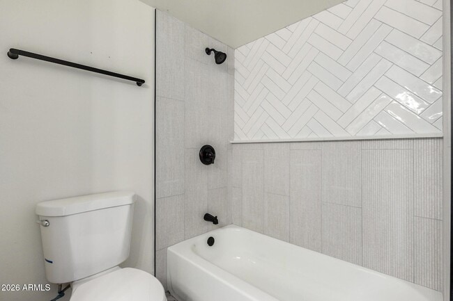 Building Photo - 4848 N Woodmere Fairway