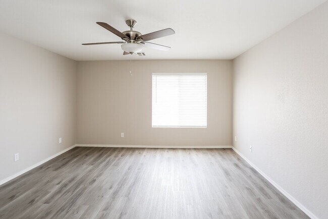 Building Photo - 10843 E Clovis Ave