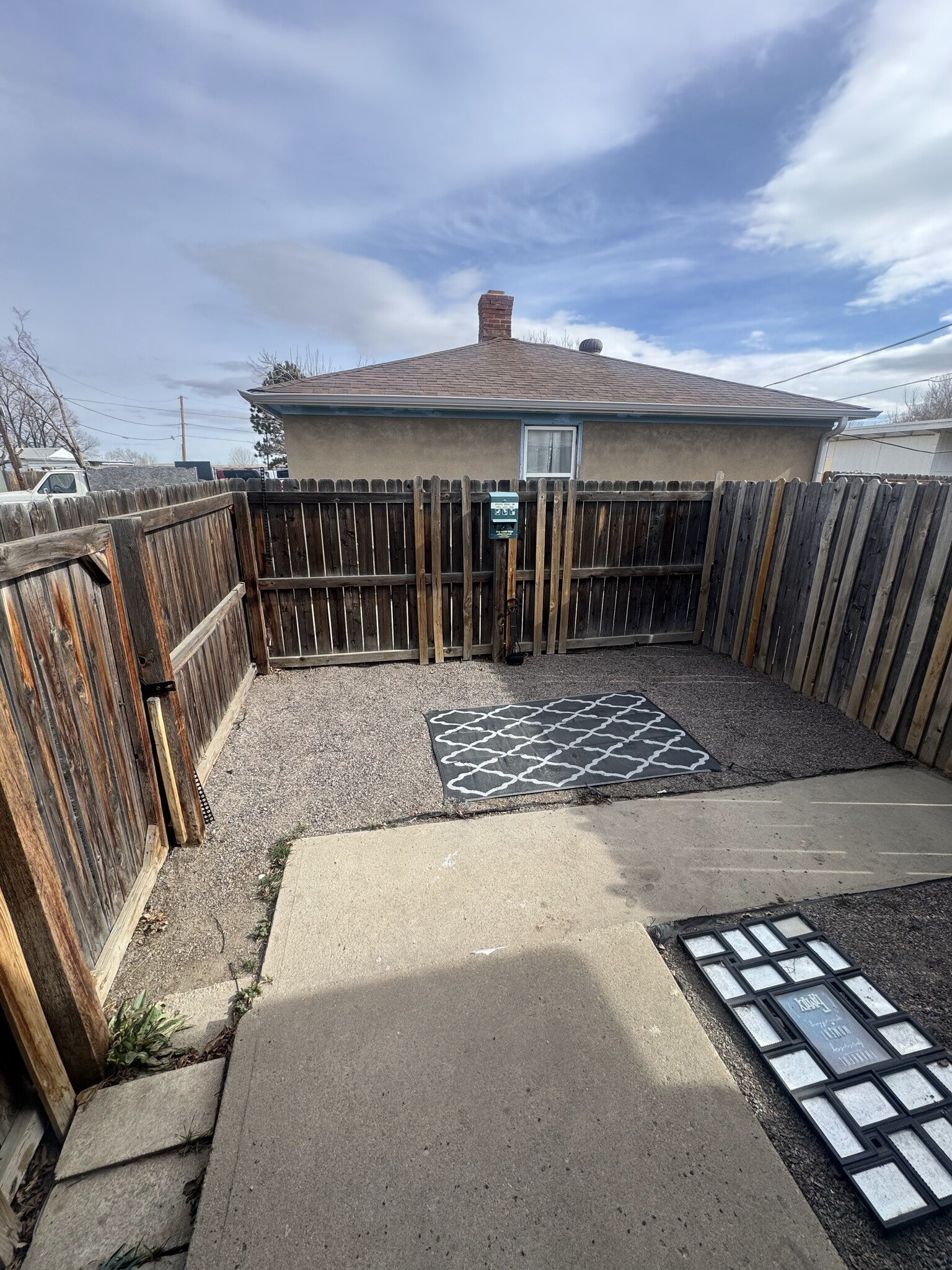 Building Photo - 7384 Oneida Dr