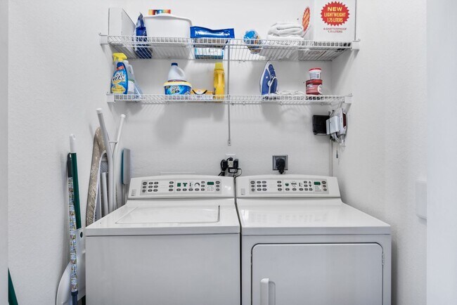 Building Photo - ** HERITAGE BAY ** 2 BED / 2 BATH - CONDO ...