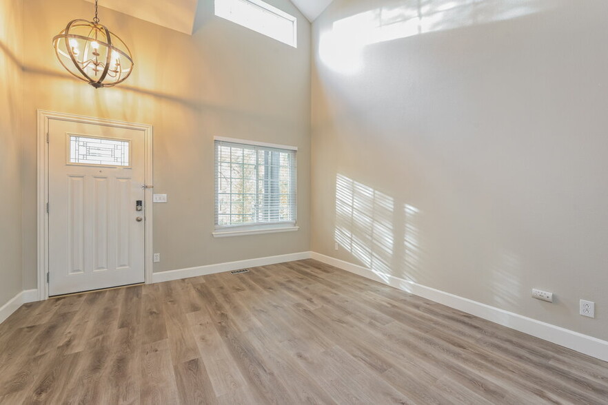 Building Photo - 9879 S Castle Ridge Cir