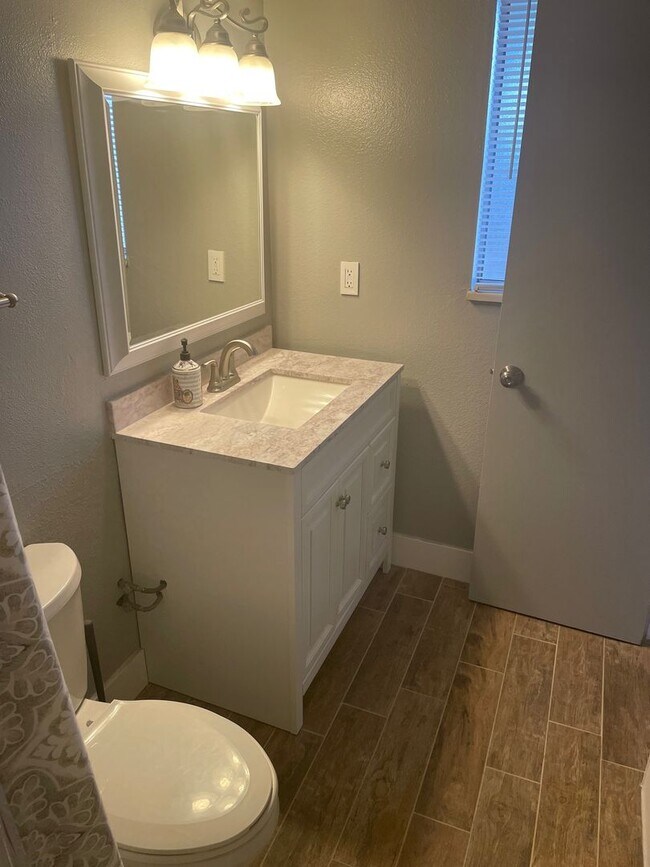 Building Photo - South Denver, 2 bed 2.5 bath Townhome, 2 Car Parking, Close to Light Rail
