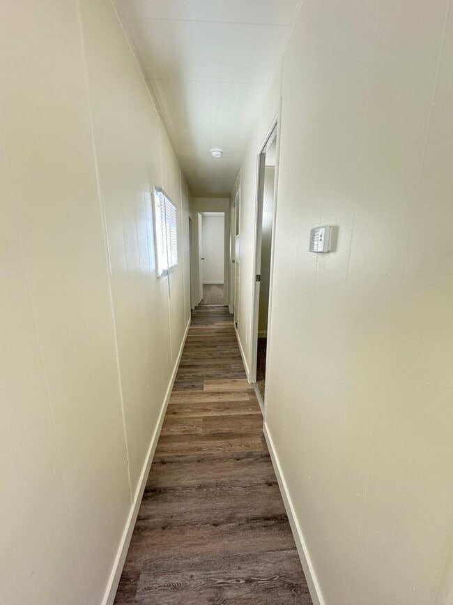 Building Photo - 2 Bedroom 1 Bathroom for rent 675 Square feet