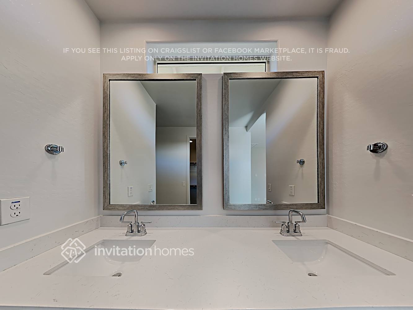 Building Photo - 18822 W Canterbury Dr