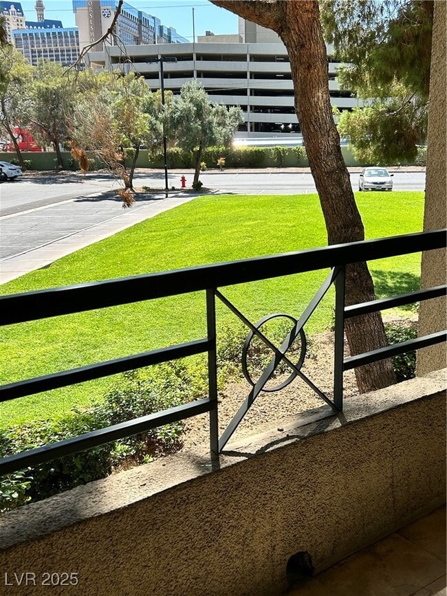 Building Photo - 220 E Flamingo Rd