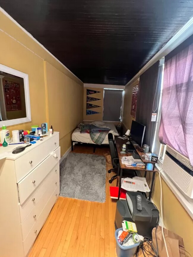 Building Photo - 15 Upland Rd