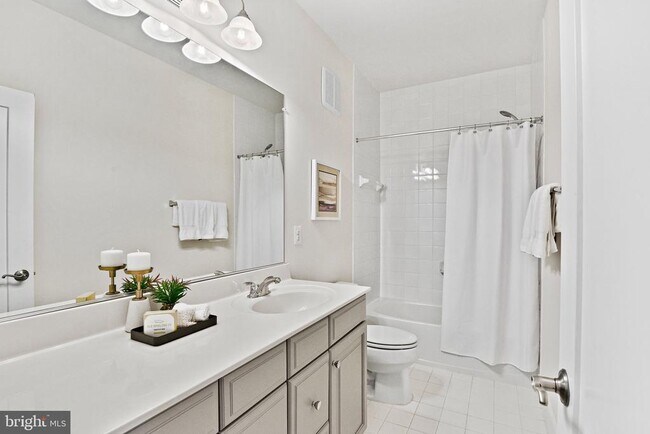 Building Photo - 44742 Tiverton Sq