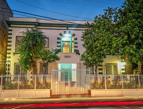 Building Photo - 2737 San Marino St