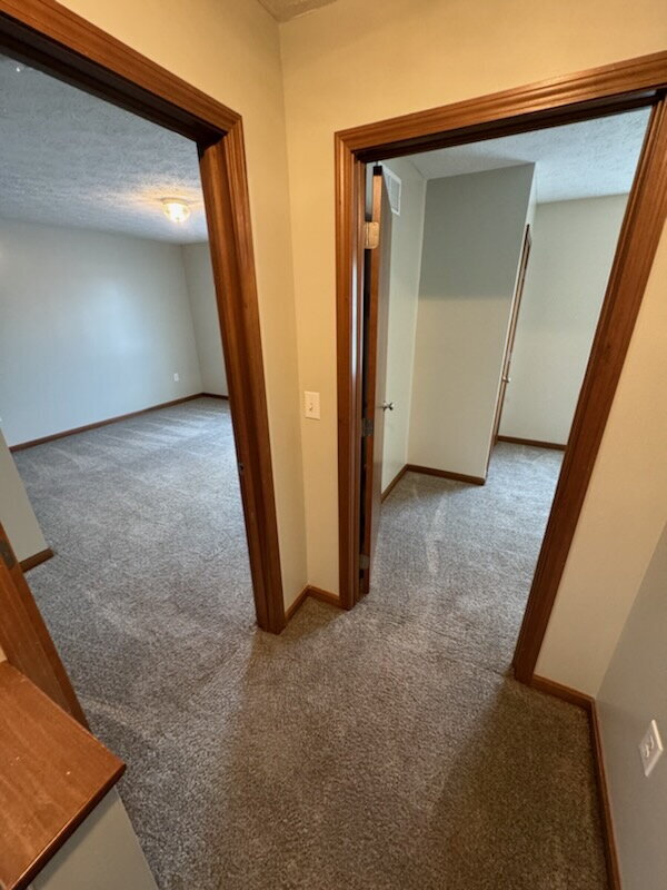 Building Photo - 2 Bedroom Townhouse with Garage
