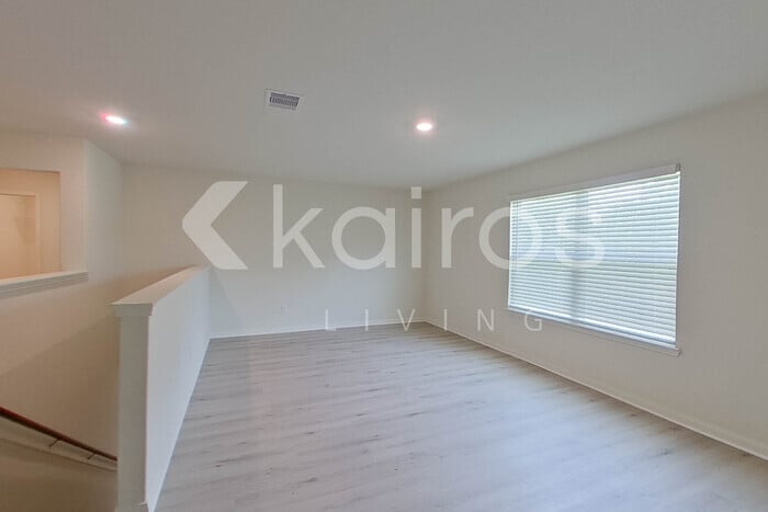 Building Photo - 10631 Hillside Creek Dr
