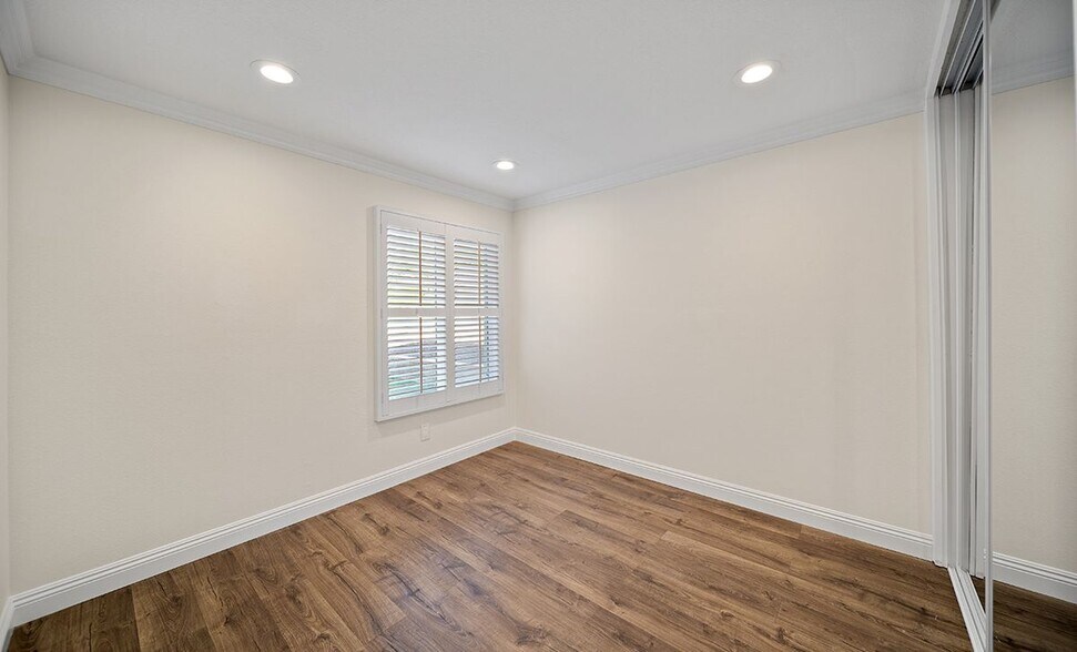 Building Photo - 3922 Ravenswood Dr