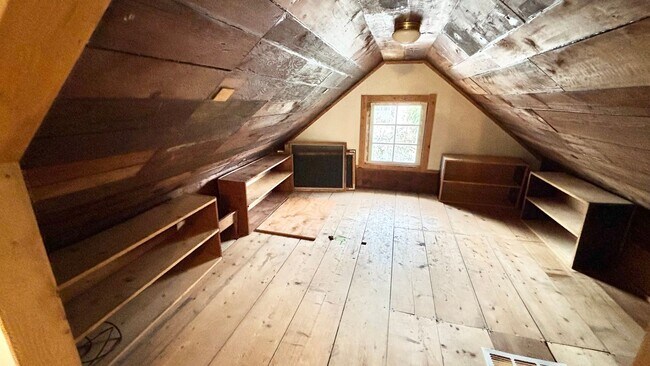 Building Photo - Character-Rich 1912 Home in North Portland – Spacious 2 Bed / 1 Bath