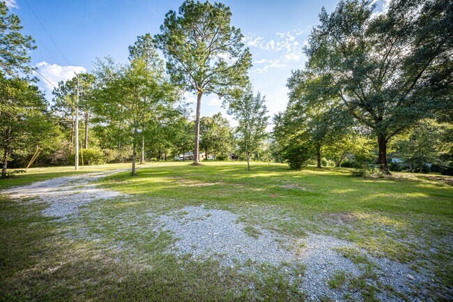 Building Photo - Peaceful Country Living on 2.4 Acres in Saucier