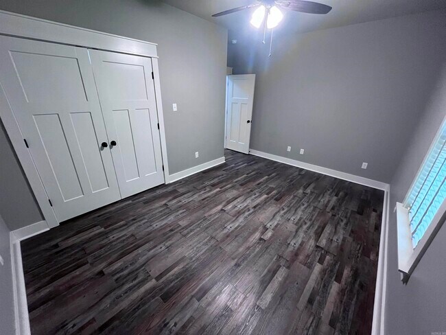 Building Photo - 206 Bridgewood Dr