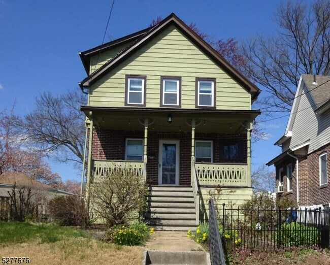 Primary Photo - 54 Evergreen Ave