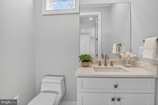 Building Photo - 5310 Cathedral Ave NW