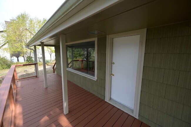 Building Photo - 2 bed 1 bath home with great view of Sequi...