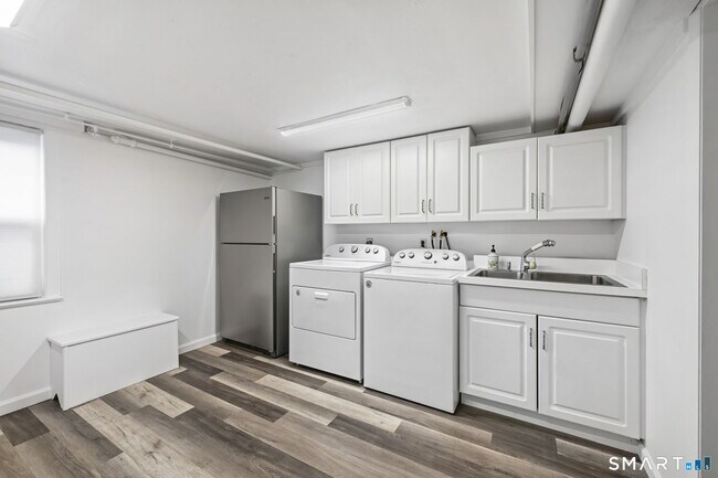 Building Photo - 18 Windy Knolls