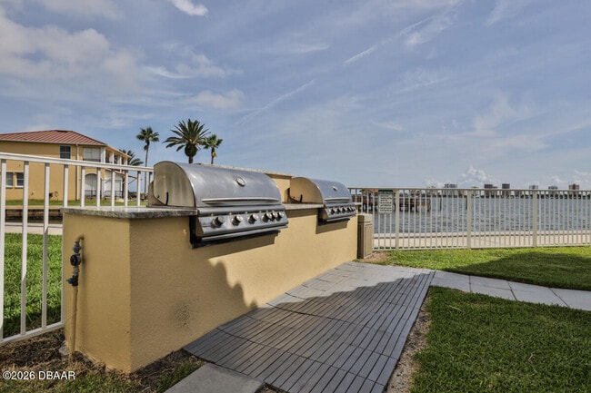 Building Photo - 2801 S Ridgewood Ave