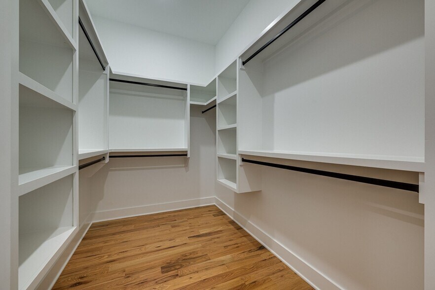 Master Closet - 6003 Louisiana Ave