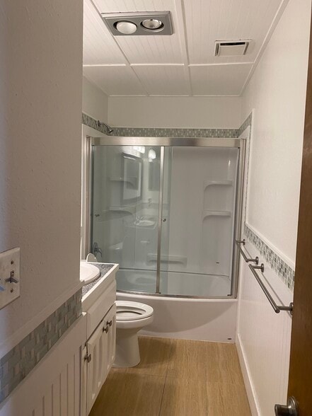 Building Photo - 1464 Avenida de las Americas