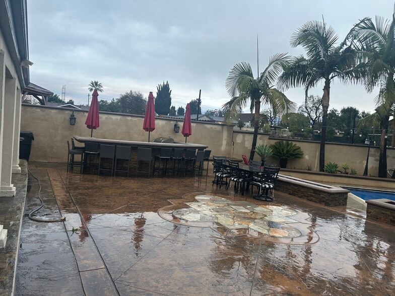 Building Photo - 13185 Don Julian Rd