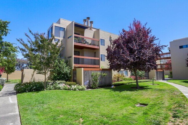 Building Photo - ? Updated 3BR/2BA Foster City Condo – Half...