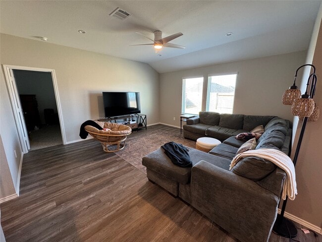 Building Photo - 40619 Pine Spruce Ln