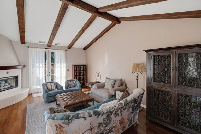 Building Photo - 1809 Palos Verdes Dr W